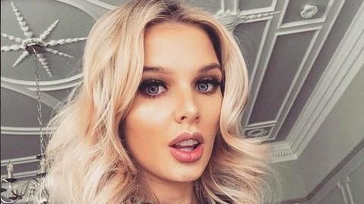 Melahirkan dengan cara water birth memang bukan hal baru ya, Bun. Nah, salah satunya dilakukan aktris Helen Flanagan.