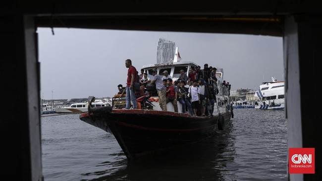 Sebanyak 140 penumpang di kapal KM Bina Karya yang menuju Pulau Pramuka, Kepulauan Seribu, dievakuasi.