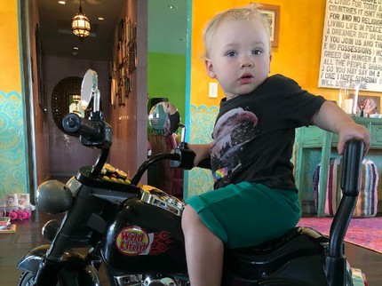 Potret Menggemaskan Jameson, Anak Bungsu Penyanyi Pink