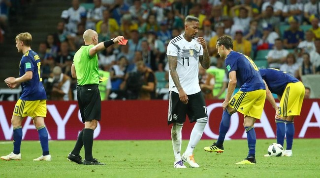 Juara bertahan Bundesliga Jerman Bayern Munchen mempersilakan pemain belakang Jerome Boateng untuk bergabung dengan PSG di bursa transfer musim panas ini.