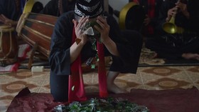 Menggorok Tubuh Demi Melestarikan Seni Debus