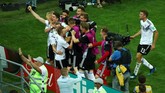 FOTO: Gol Ciamik Kroos Berikan Kemenangan untuk Jerman Timnas Jerman meraih kemenangan 2-1 atas Swedia di Stadion Fisht, Minggu (24/6), berkat gol ciamik Toni Kroos di pengujung laga.