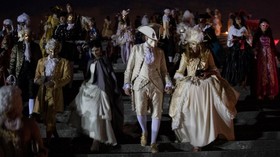 FOTO: Menyingkap Pesta Topeng 'Grand Masquerade' Perancis