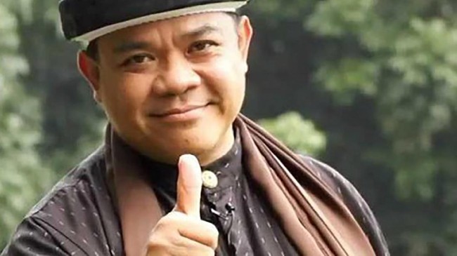 Sempat dikenal luas sebagai musisi, mendiang Hari Moekti akhirnya 'banting stir' memilih jalan dakwah dan meyakini khilafah.