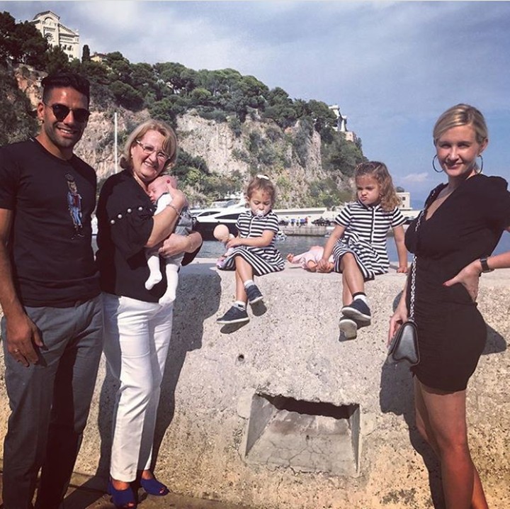 <p>Radamel Falcao adalah pemain depan sekaligus juga kapten Tim Nasional Kolombia. (Foto: Instagram @loreleitaron)</p>