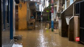 VIDEO: Sungai Ciliwung Meluap, Jatinegara Kebanjiran