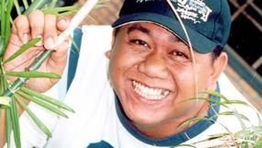 Pelawak Aden Namnung.