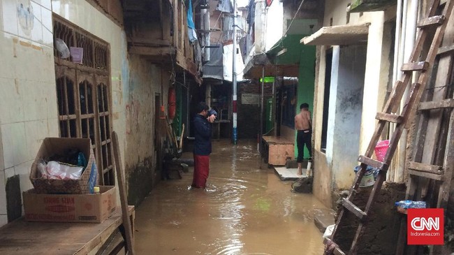 Banjir di Kampung Melayu surut dalam waktu satu hingga dua jam, jika dari Bogor tidak ada lagi limpahan air.