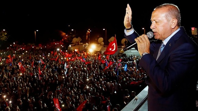 Predikat pemimpin terlama dalam sejarah modern Turki sudah melekat pada Recep Tayyip Erdogan. Kemenangannya kembali dalam pemilu pun menimbulkan polemik.