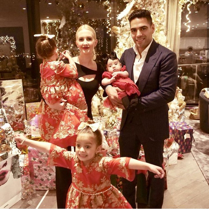 <p>Sepertinya mereka sekeluarga sedang akan berpesta deh. (Foto: Instagram @falcao)</p>