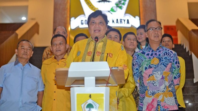 Ketua Umum Golkar Airlangga Hartarto cukup puas dengan hasil quick count di mana 52,9 persen pilgub dimenangkan meski target awal dipatok kemenangan 56 persen.