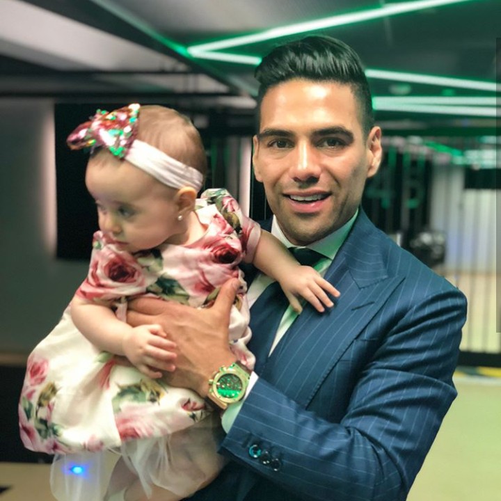 <p>Agustus 2017 lalu, Falcao resmi menjadi ayah tiga anak. Ya, saat itu putri ketiganyayang diberi nama Annette Garcia Taron lahir ke dunia. (Foto: Instagram @loreleitaron)</p>
