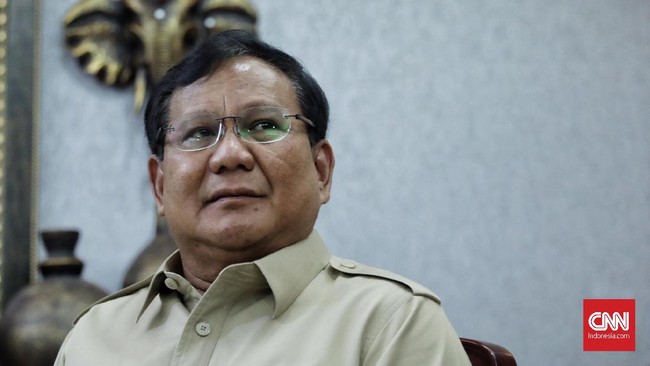 Ketua Umum Partai Gerindra Prabowo Subianto memberi keterangan kepada media usai melakukan pertemuan dengan Ketua Umum PAN sekaligus Ketua MPR Zulkifli Hasan, Jakarta (25/6).