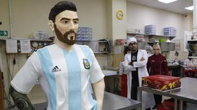 Ulang Tahun ke-31, Lionel Messi Dibuatkan Coklat Raksasa