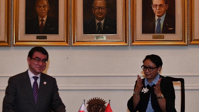 Menlu Jepang Taro Kono mengatakan pihaknya telah menghibahkan sistem pendeteksi wajah untuk dipasang di GBK untuk mencegah tindakan teror jelang Asian Games. 