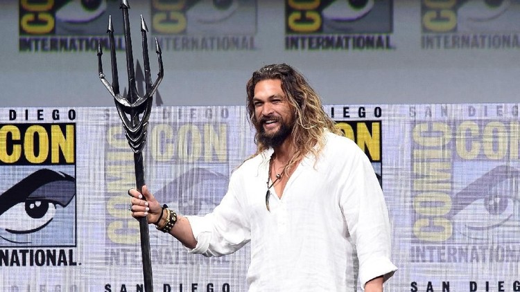 Sebagai ayah, Jason Momoa si pemeran Aquaman sangat mendukung apa yang dilakukan sang anak. Termasuk ketika si kecil belajar main musik.