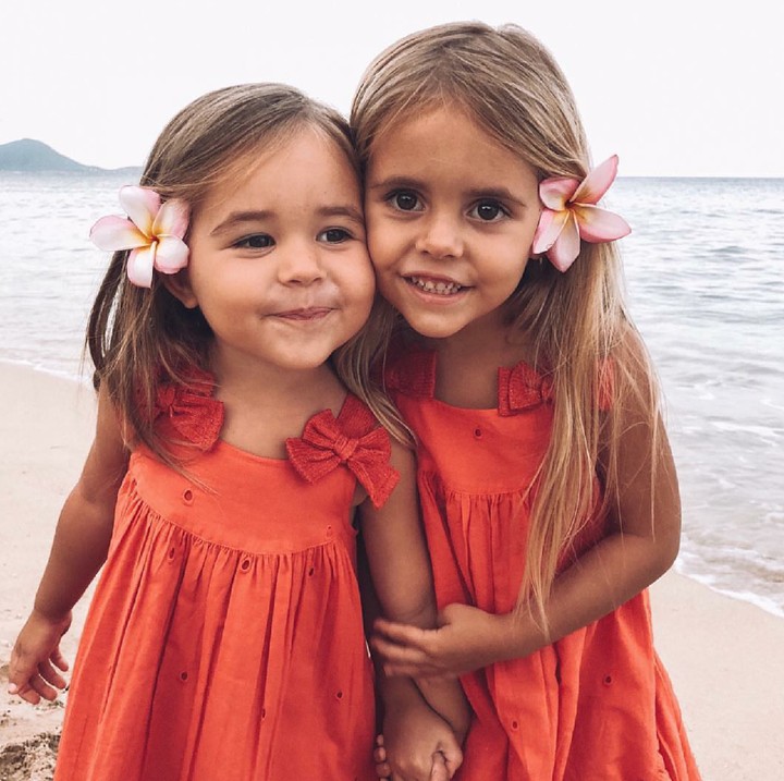 <p>Mirip tapi tak sama, ini dia kakak-adik Jemimah dan Lea. Imut kan, Bun, mereka. (Foto: Instagram/lendel.couture)</p>
