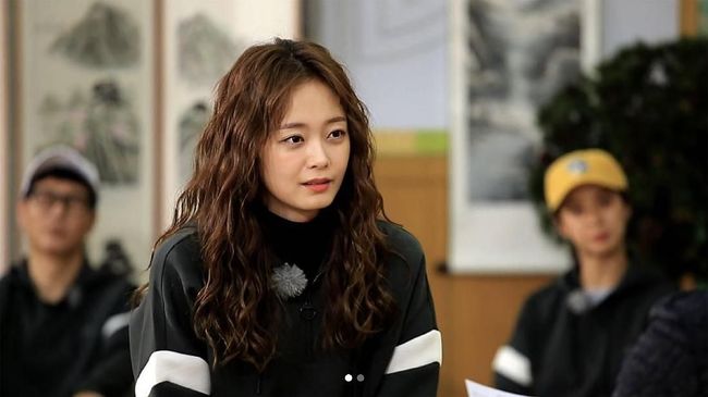 Pada episode terbaru variety show Korea 'Running Man,' aktris sekaligus personel acara itu, Jeon So Min menangis saat mengenang mantan pacarnya.