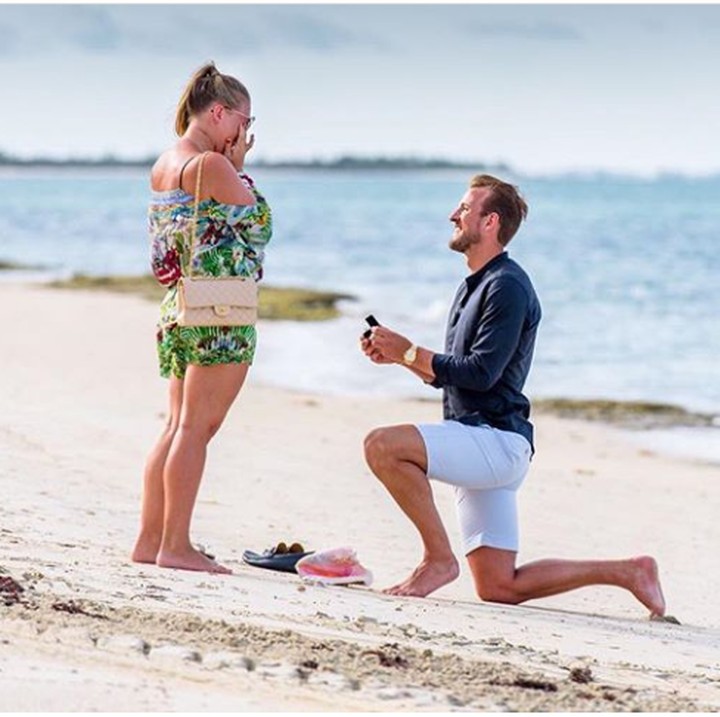 <p>Ini saat Kane melamar Kate. (Foto: Instagram @kategoodersxx)</p>