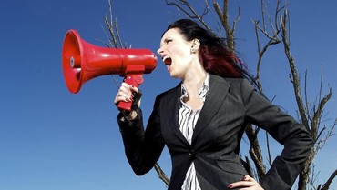 Jangan Dekat-dekat, 4 Zodiak Ini Punya Banyak Musuh di Kantor