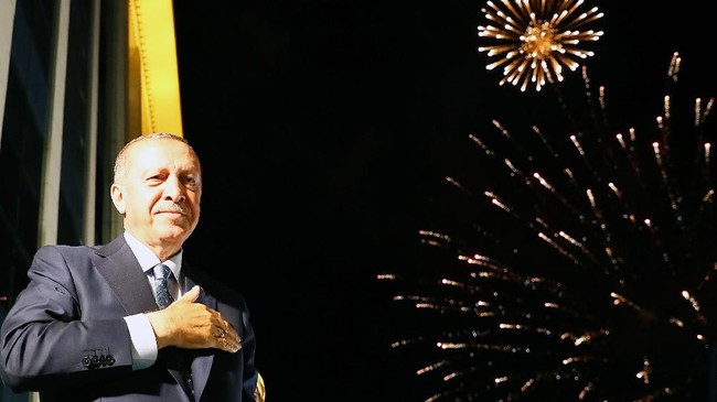 Presiden Turki Recep Tayyip Erdogan desak Arab Saudi buktikan jika Jamal Khashoggi tak dibunuh di dalam gedung konsulat Arab Saudi di Istanbul, Turki.