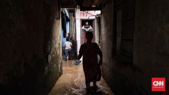 Musim hujan selalu membuat cemas warga Jakarta lantaran bisa memicu banjir di sejumlah wilayah.