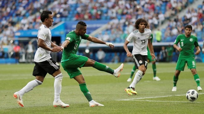 Komentator olahraga, Abdel Rahim Mohamed, meninggal dunia karena serangan jantung usai nonton pertandingan Piala Dunia 2018.