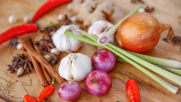 bumbu dasar Opor ayam. Indonesian chicken curry