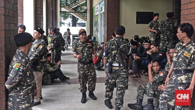 Ketum PP GP Ansor menegaskan Banser secara organisasi tak terlibat dalam bentrok maupun demo penolakan deklarasi #2019GantiPresiden di Surabaya, Minggu (26/8).