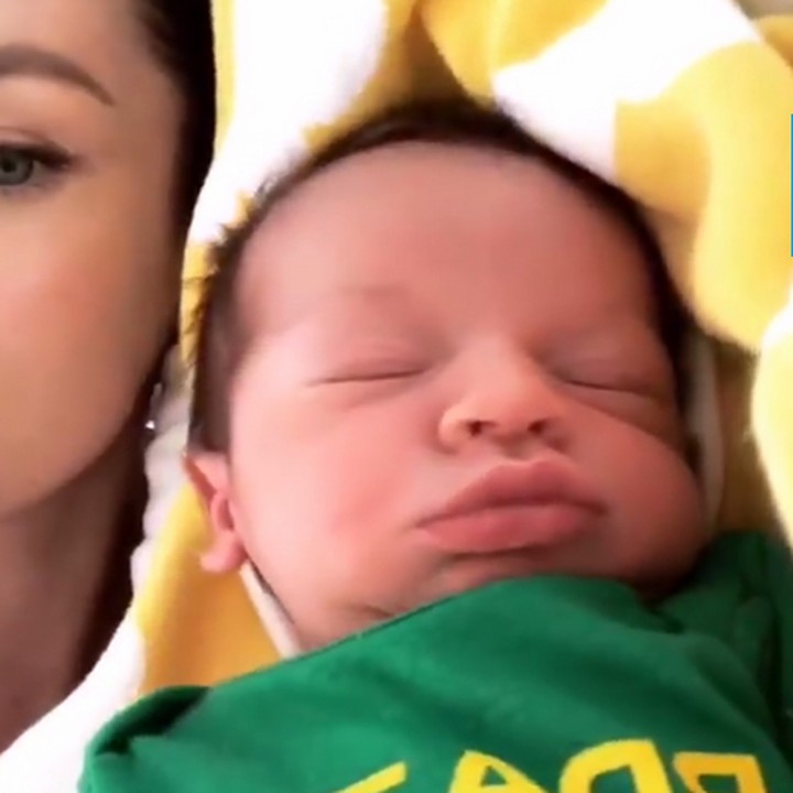 <p>Baby Miles, anak kedua Chrissy Teigen dan John Legend juga nggak mau kalah mendukung timnas favoritnya. (Foto: Instagram/ @chrissy teigen)  </p>