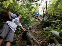 Gempa Meningkat, Pendakian Gunung Salak-Kawah Ratu Tutup Sementara