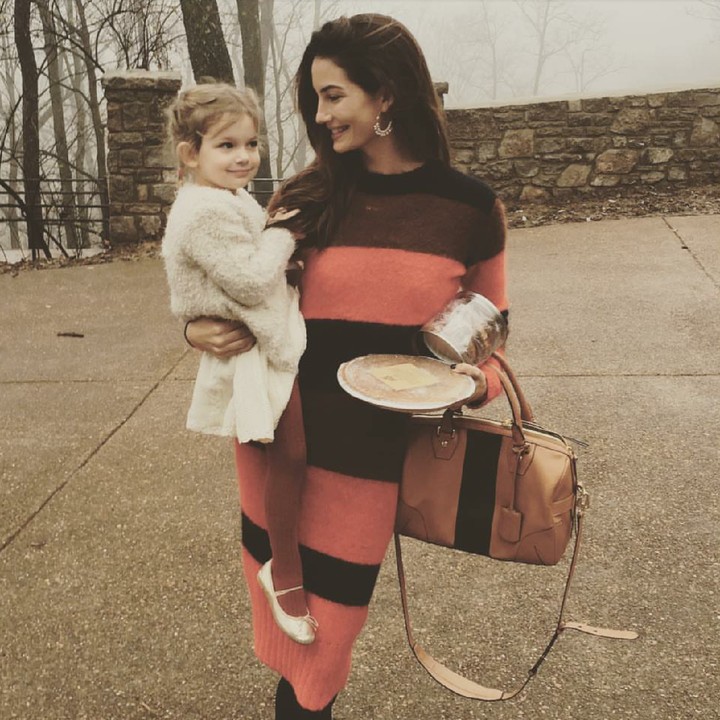 <p>Lily punya putri kecil manis bernama Dixie yang menggemaskan banget. (Foto: Instagram/lilyaldridge)</p>