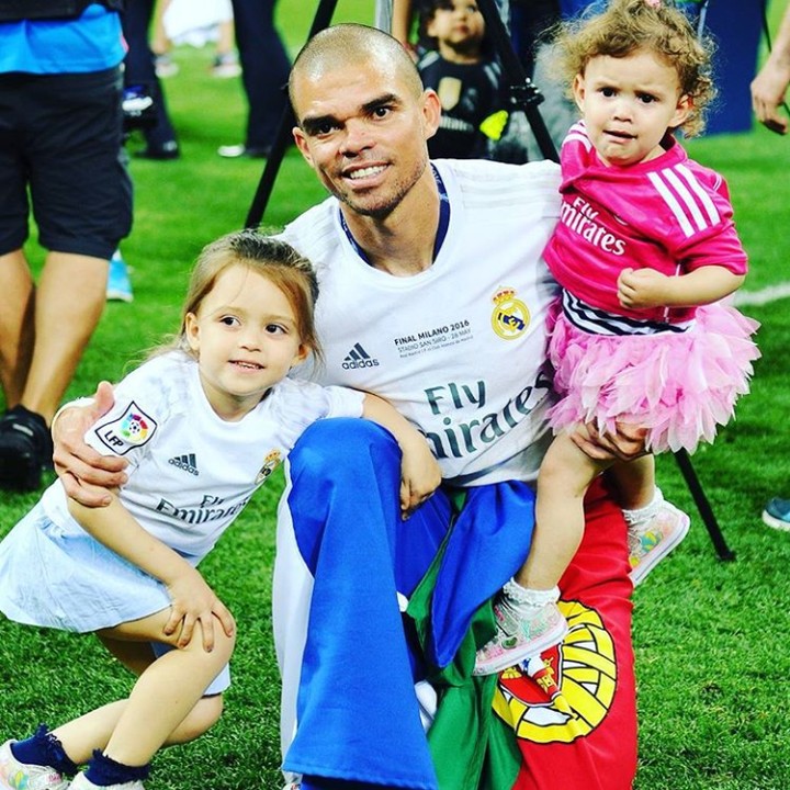 <p>Klub sepakbola asal Spanyol, Real Madrid, adalah salah satu 'pelabuhan' penting bagi karirnya. Maklum, satu dekade dia menghabiskan waktu di sini. (Foto: Instagram @official_pepe)</p>