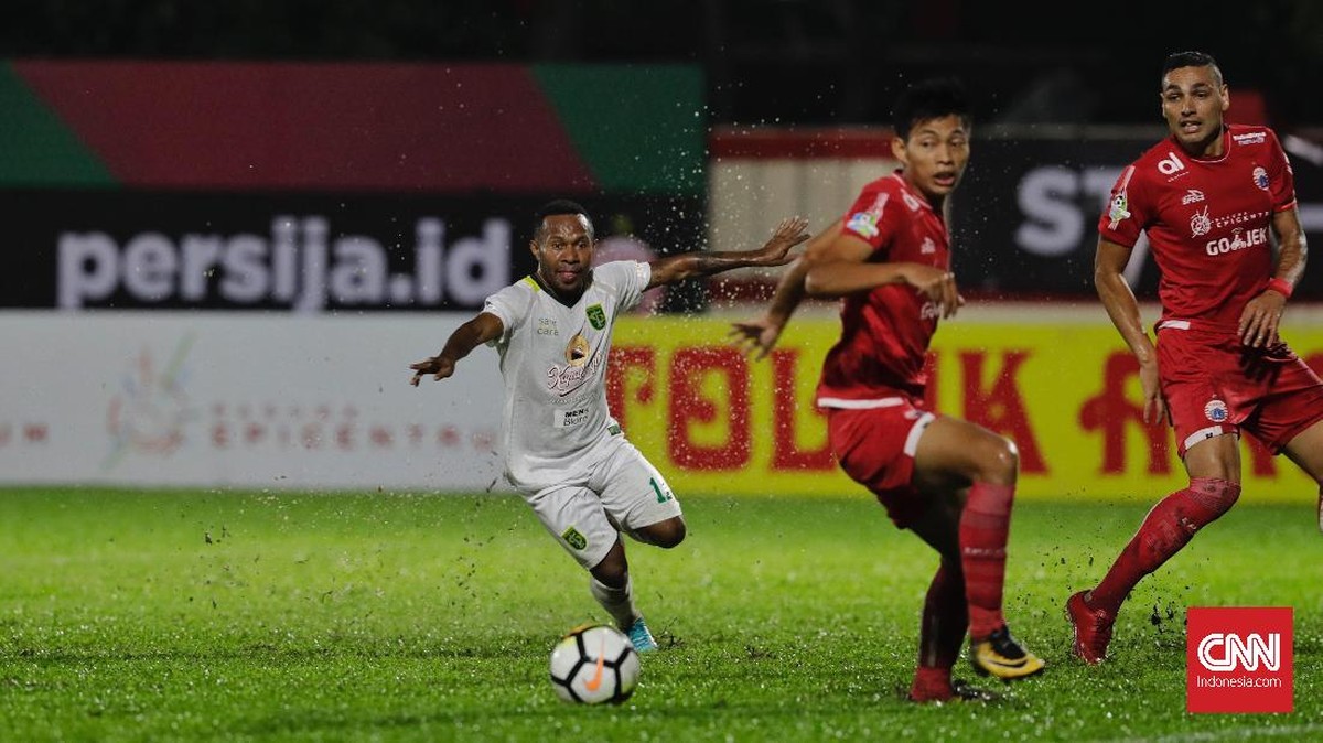 FOTO: Duel Macan dan Bajul Berakhir Imbang