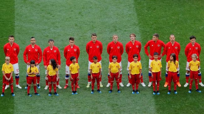Dua anak Indonesia hadir di lapangan hijau Piala Dunia mendampingi pemain bola di laga pembuka dan final, yakni Raina Premiera Gumay (9) dan Maula Alvaro (9).
