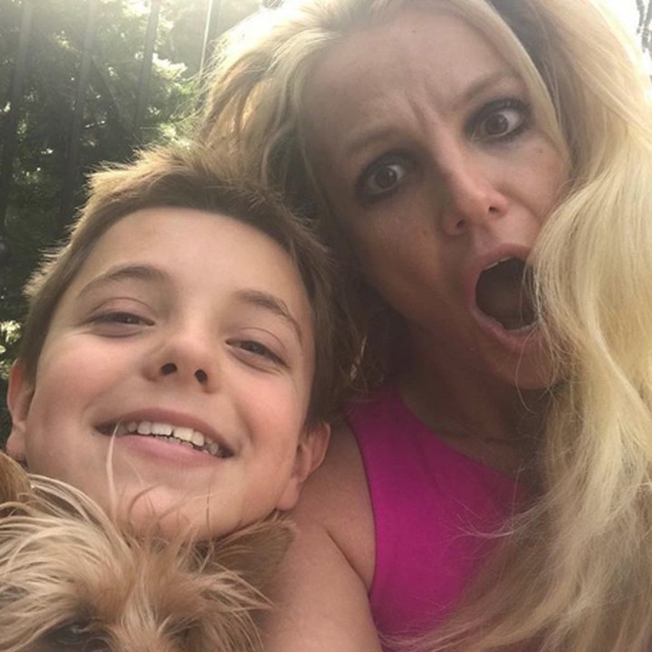 <p>Di media sosial Britney, Jayden-lah yang jadi bintang selfie bersama sang ibu. (Foto: Instagram @britneyspears)</p>