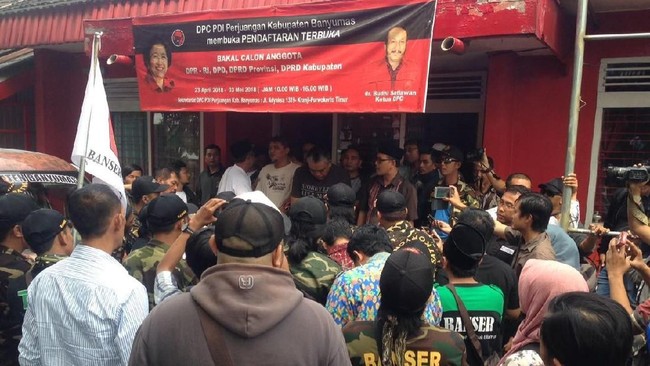 Penggerudukan dilakukan karena Banser tak terima tradisi bisyaroh atau salam tempel disamakan dengan politik uang.