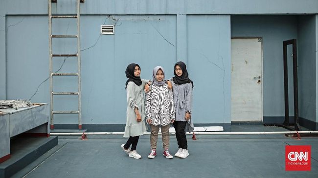 Voice of Baceprot merasa jengah jika dianggap band gimik, dan diliput media asing hanya karena mereka berhijab tapi memainkan musik metal.
