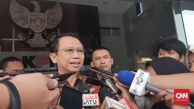Mantan Ketua DPR Marzuki Alie menyatakan tidak pernah tahu soal aliran dana korupsi e-KTP kepada sejawatnya di Partai Demokrat.