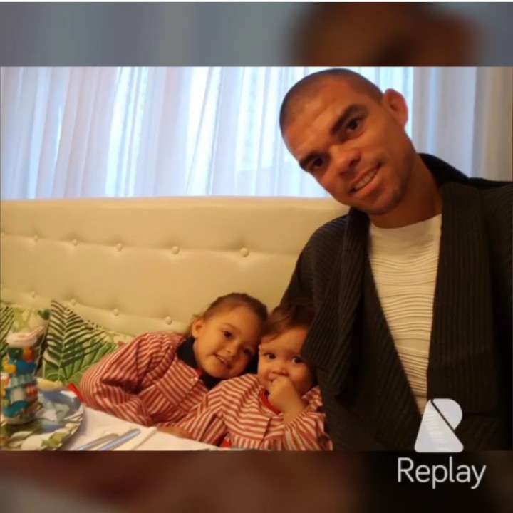 <p>Mengasuh anak sendiri? Bisa banget. (Foto: Instagram @official_pepe)</p>