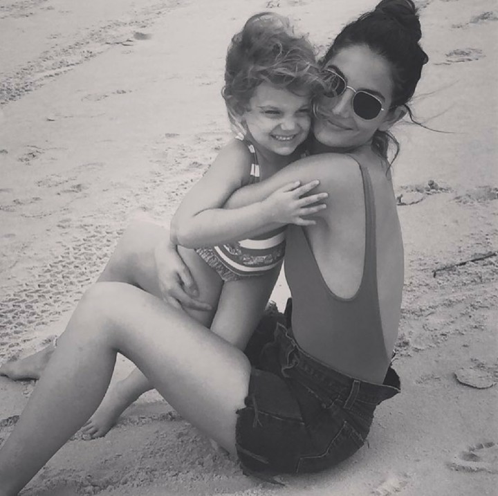 <p>Lily dan Dixie, ibu dan anak yang sama-sama manis. (Foto: Instagram/lilyaldridge)</p>