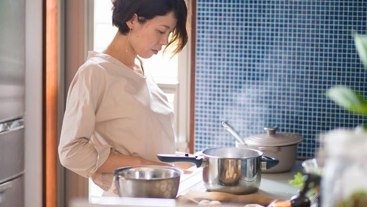 Memasak. Satu hal yang umum dilakukan para ibu. Tapi Bunda perlu tahu nih, memasak bukan sekadar rutinitas lho.