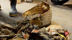 VIDEO: Sampah Pascabanjir Menjadi PR Warga Kampung Melayu