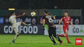 Persija Ditahan Imbang Persebaya 1-1 di Stadion PTIK