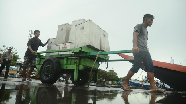 Perusahaan boleh saja tidak meliburkan pekerja saat penyelenggaraan Pilkada Serentak 2018 pada Rabu (27/6), asalkan memberi uang lembur sebagai pengganti libur.