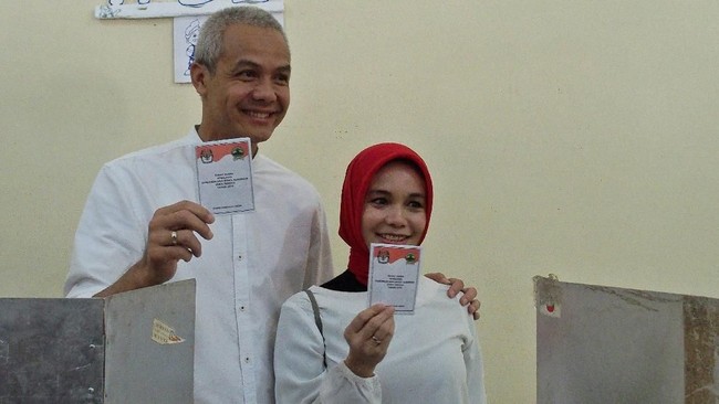 Dari 12 petahana yang bertarung di Pilgub serentak tahun ini, hanya Ganjar Pranowo dan Lukas Enembe yang berhasil menang dari lawan-lawannya.