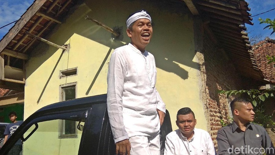Calon Wagub Jawa Barat Dedi Mulyadi gunakan hak pilih di TPS 6 Kampung Krajan, Purawakarta. Ia mengaku tak ada ritual khusus di Pilkada serentak 2018.