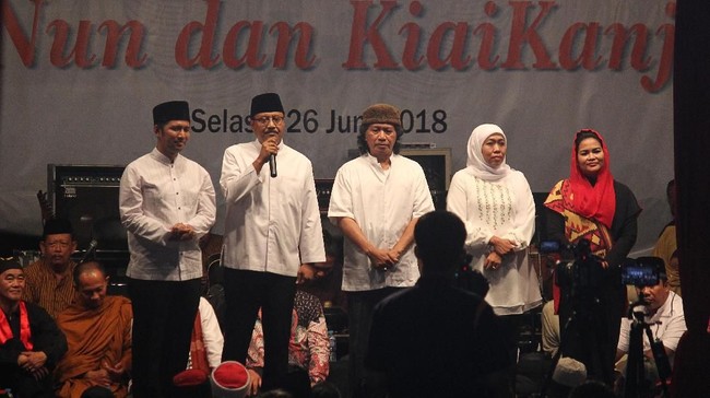 Pasangan calon Gubernur Jawa Timur nomor urut 1 Khofifah Indar Parawansa-Emil Dardak unggul sementara di Pemilihan Gubernur Jawa Timur.