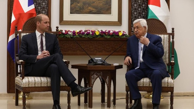 Pangeran William menyampaikan harapannya akan perdamaian kekal di Timur Tengah, ketika dia bertemu dengan Presiden Palestina Mahmoud Abbas di Tepi Barat.
