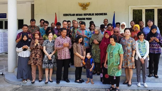 Kedutaan Besar Republik Indonesia (KBRI) Phnom Penh menggelar doa bersama bagi kelancaran pesta demokrasi pilkada serentak di Indonesia dan pemilu Kamboja.